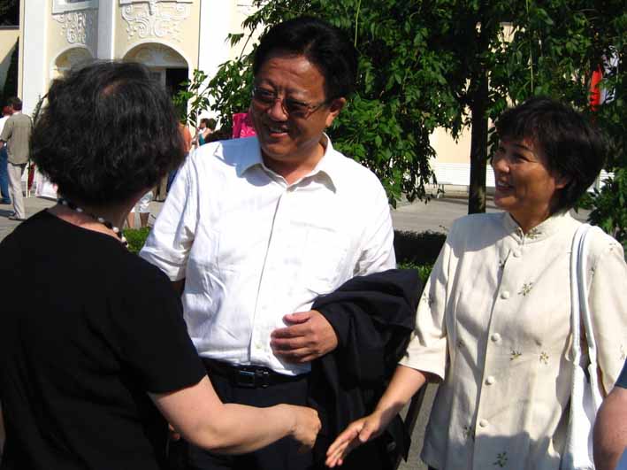 黎參贊夫婦到開幕式會場