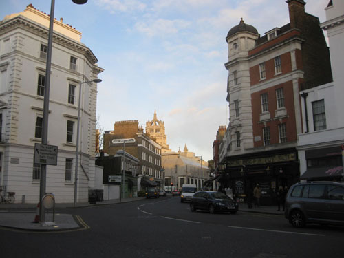 倫敦的街道遠(yuǎn)處建筑為大英博物館