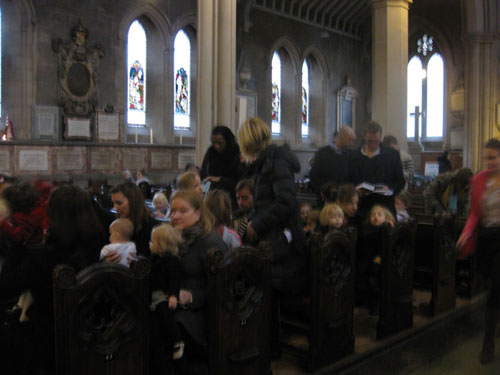 做禮拜的孩子與他們的家長(zhǎng)