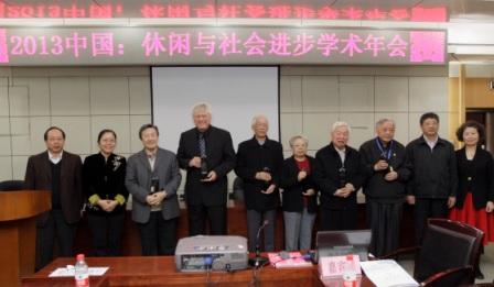 獲獎?wù)吆嫌? width=