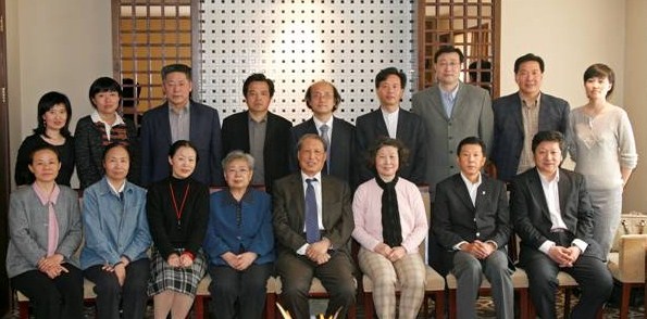 成思危與休閑哲學(xué)專業(yè)委員會秘書處會議合影